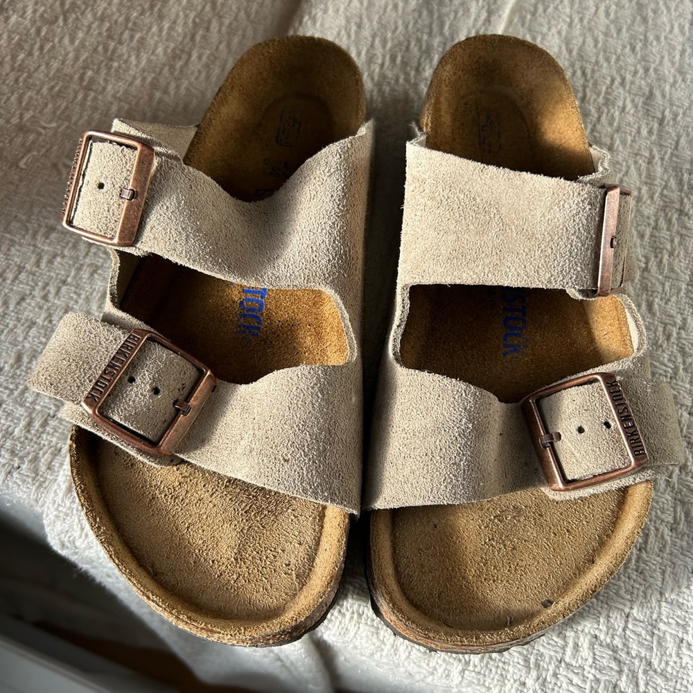 Tan Suede Birkenstock Arizona Soft Footbed Size 37 Wide/Regular EUC